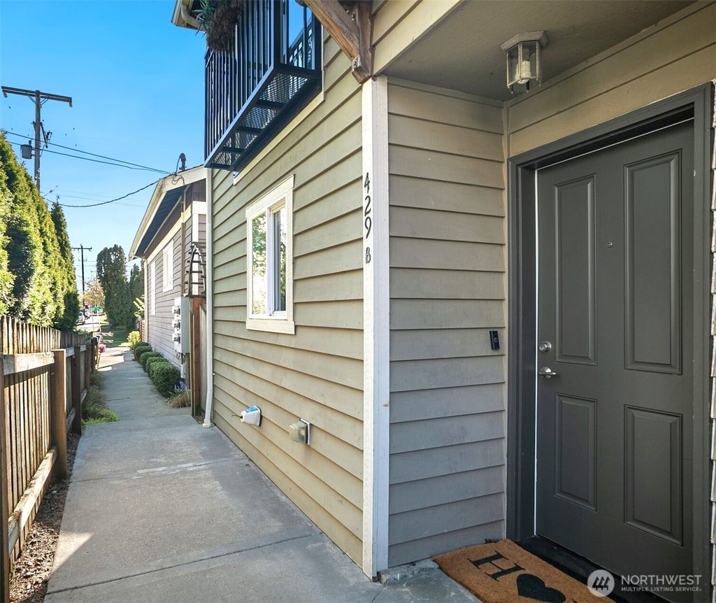 Photo of 429 20th Avenue E #B, Seattle, WA 98102 (MLS # 2342202)