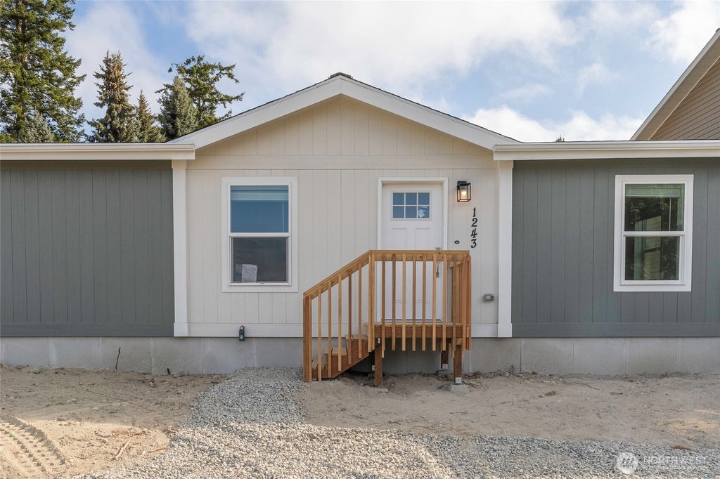 Photo of 1243 Admirals Drive, Coupeville, WA 98239 (MLS # 2568674)