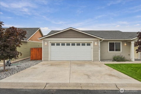 Photo of 405 Ridgewood Drive, Manson, WA 98831 (MLS # 2590436)