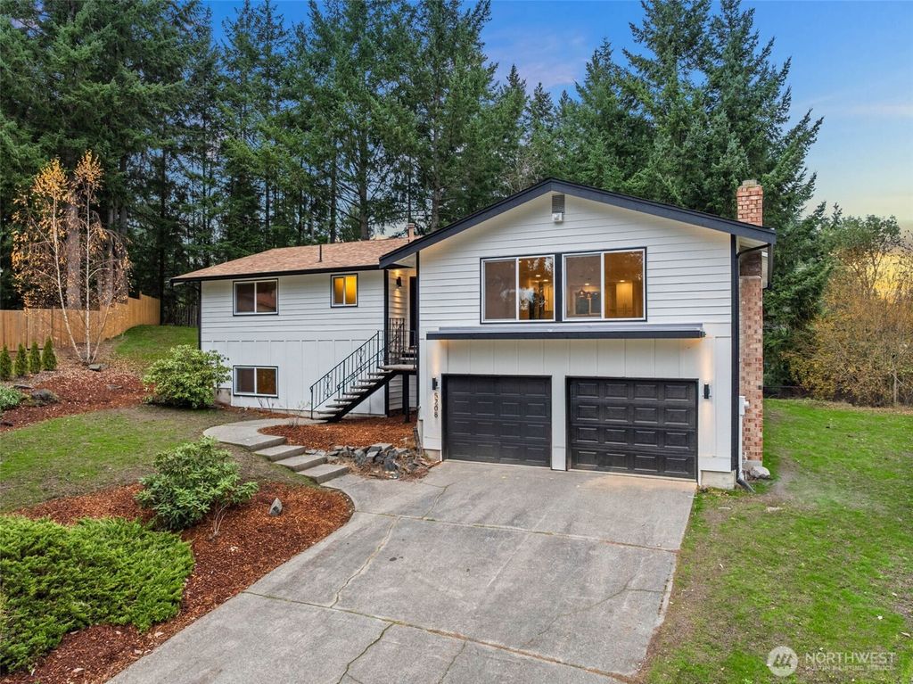 Photo of 5208 66th Avenue W, University Place, WA 98467 (MLS # 2459435)