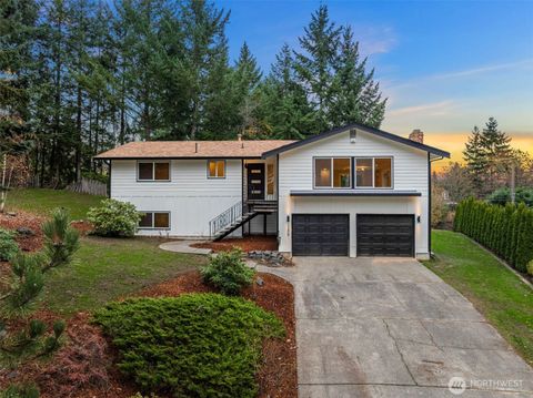 Photo of 5208 66th Avenue W, University Place, WA 98467 (MLS # 2459435)