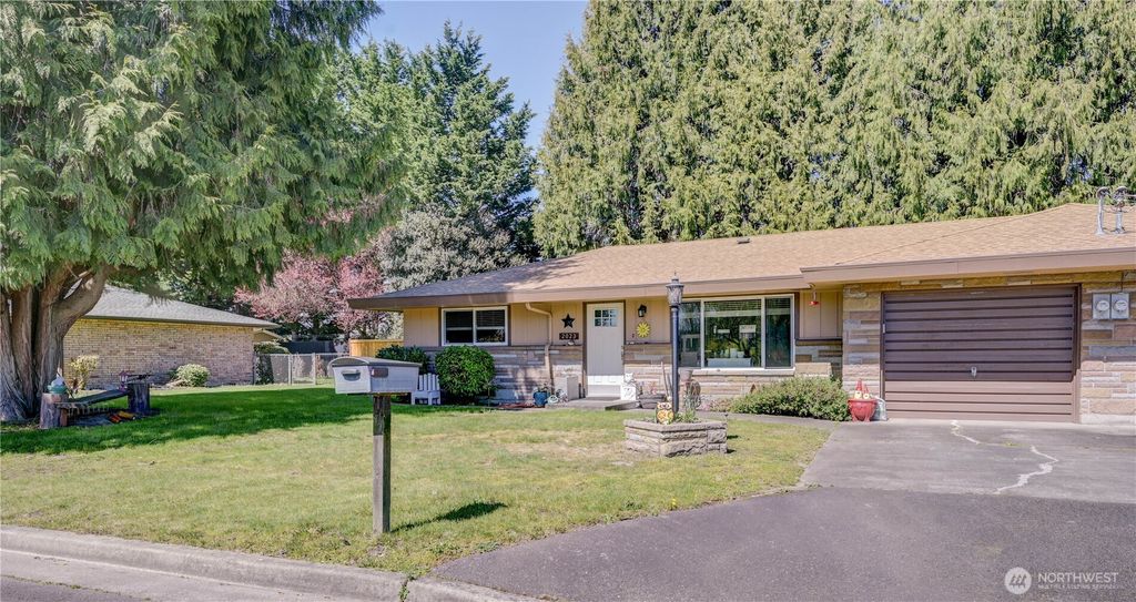 Photo of 2023 -2021 14th Avenue NW, Puyallup, WA 98371 (MLS # 2508462)