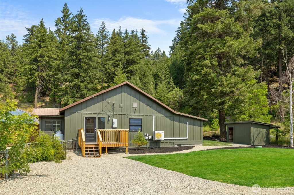 Photo of 70 Gobblers Knob Rd, Cle Elum, WA 98922 (MLS # 2466869)