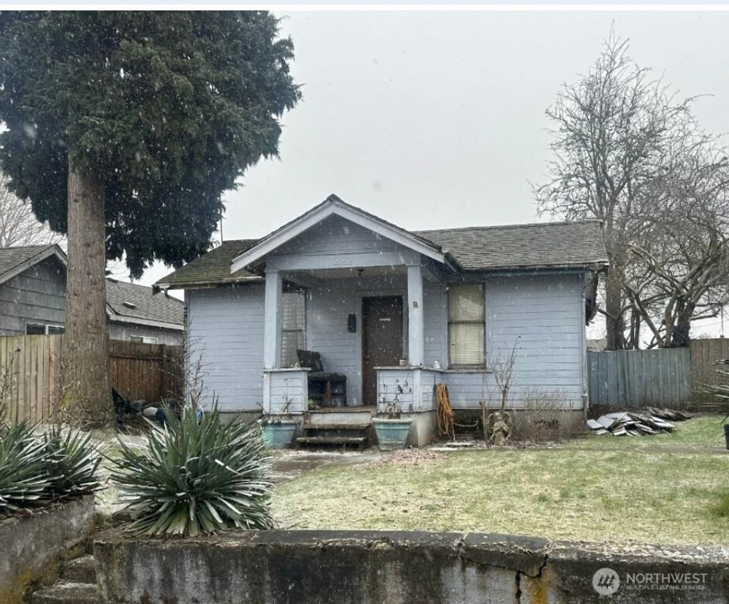 Photo of 222 12th Street SE, Auburn, WA 98002 (MLS # 2508523)