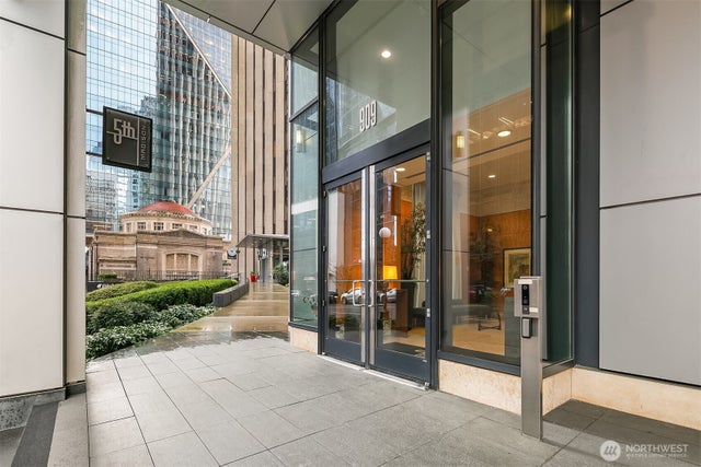 909 5th Avenue 402 #402, Seattle