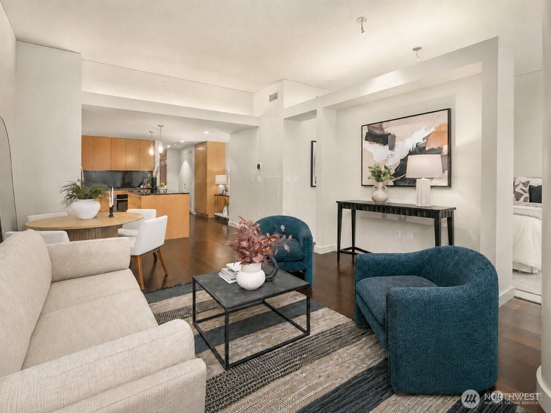 909 5th Avenue 402
