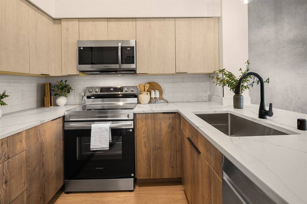 Photo of 202 Mountain Park Boulevard SW #B303, Issaquah, WA 98027 (MLS # 2597500)