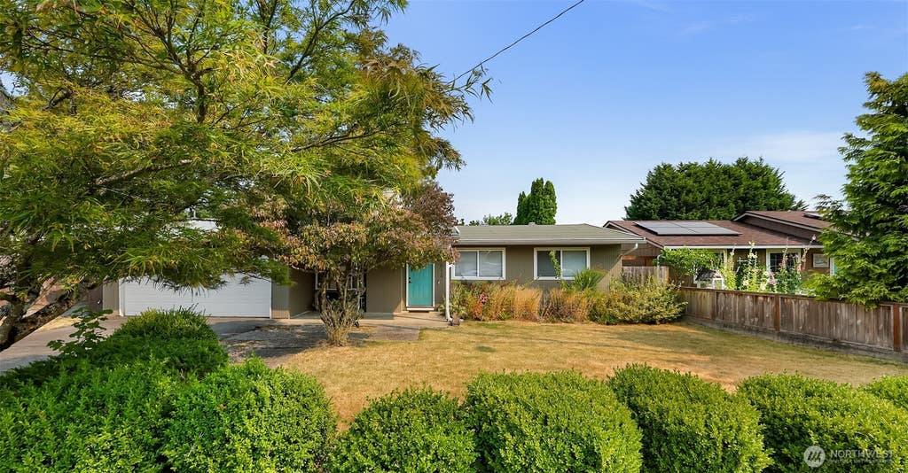 Photo of 612 S 188th Street, Burien, WA 98148 (MLS # 2562576)