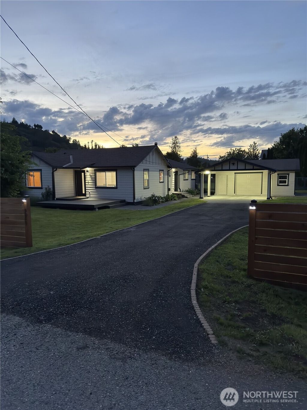 Photo of 221 N 4th Avenue, Algona, WA 98001 (MLS # 2388938)