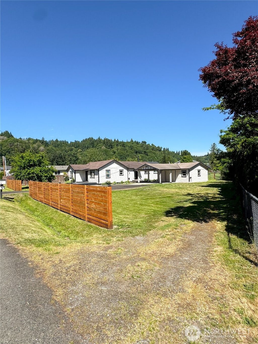 Photo of 221 N 4th Avenue, Algona, WA 98001 (MLS # 2388938)
