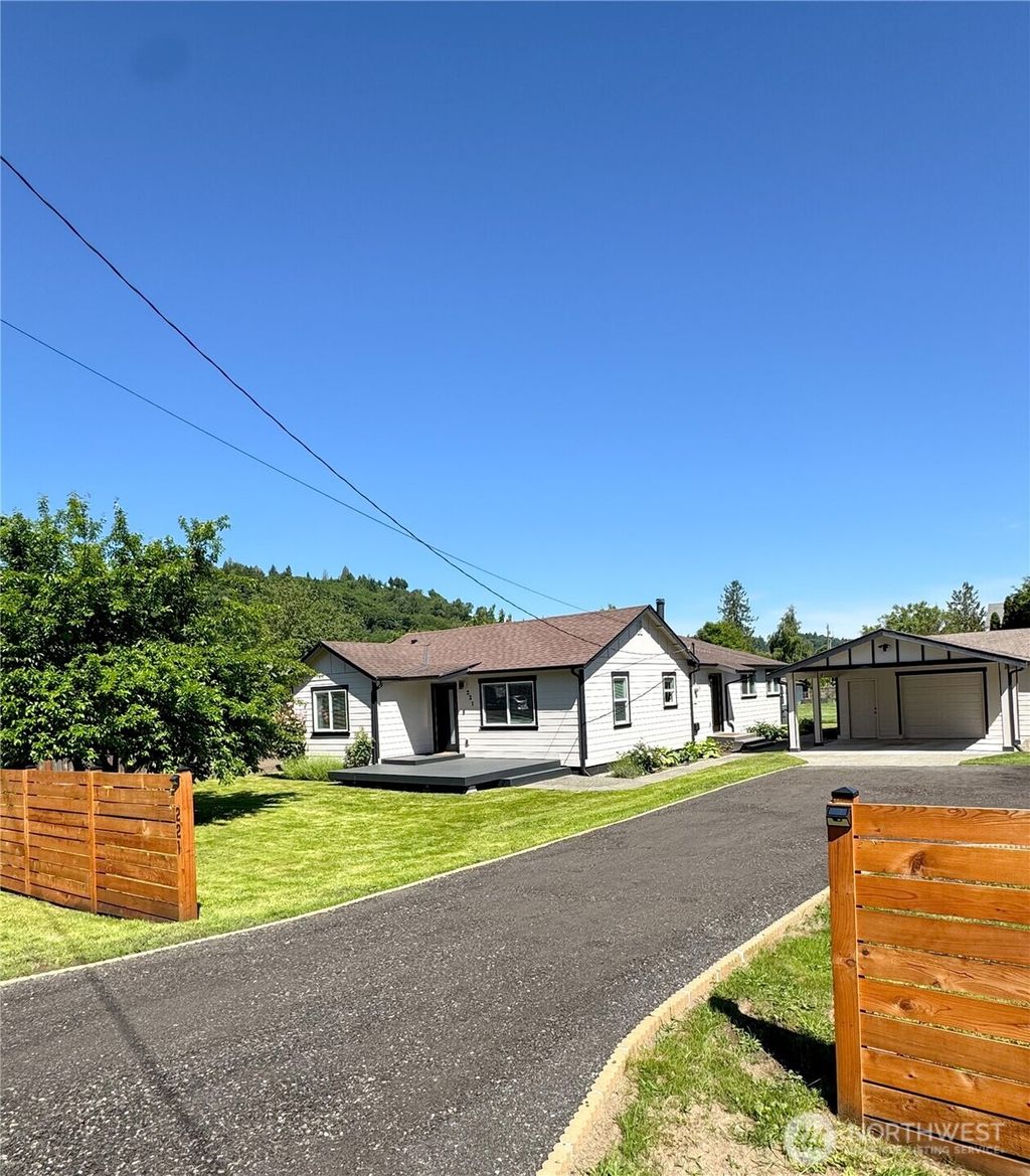 Photo of 221 N 4th Avenue, Algona, WA 98001 (MLS # 2388938)