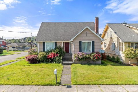 Photo of 422 W 3rd Street, Aberdeen, WA 98520 (MLS # 2526293)
