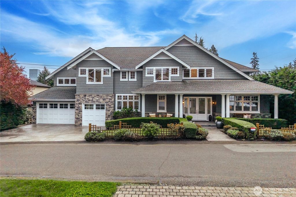 Photo of 10021 NE 16th Place, Bellevue, WA 98004 (MLS # 2526861)