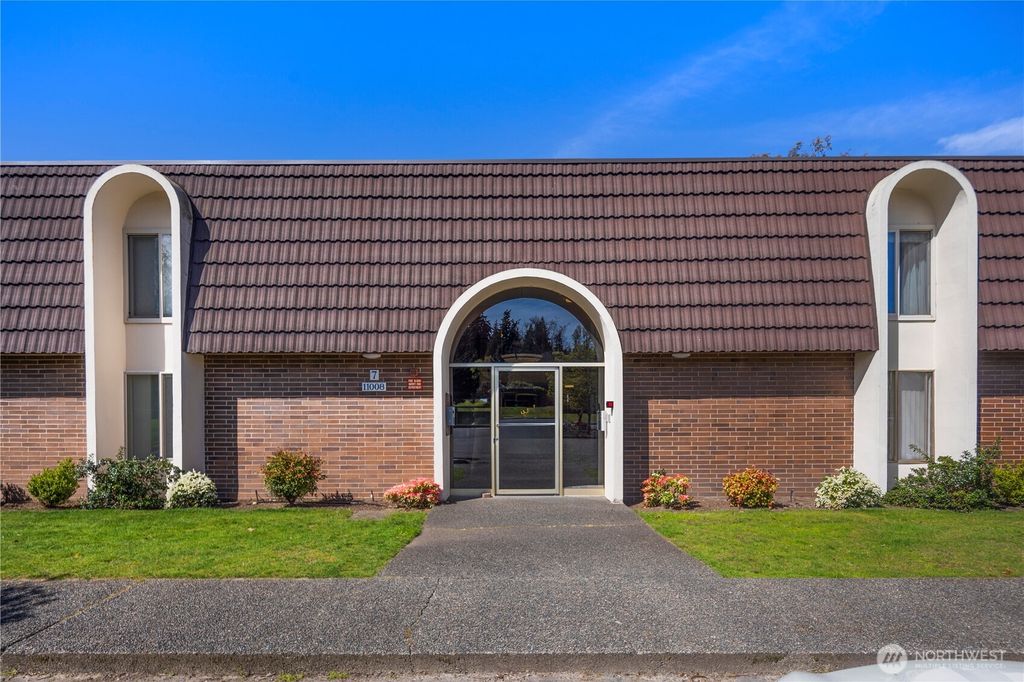 Photo of 11008 NE 68th St St #728, Kirkland, WA 98033 (MLS # 2530566)