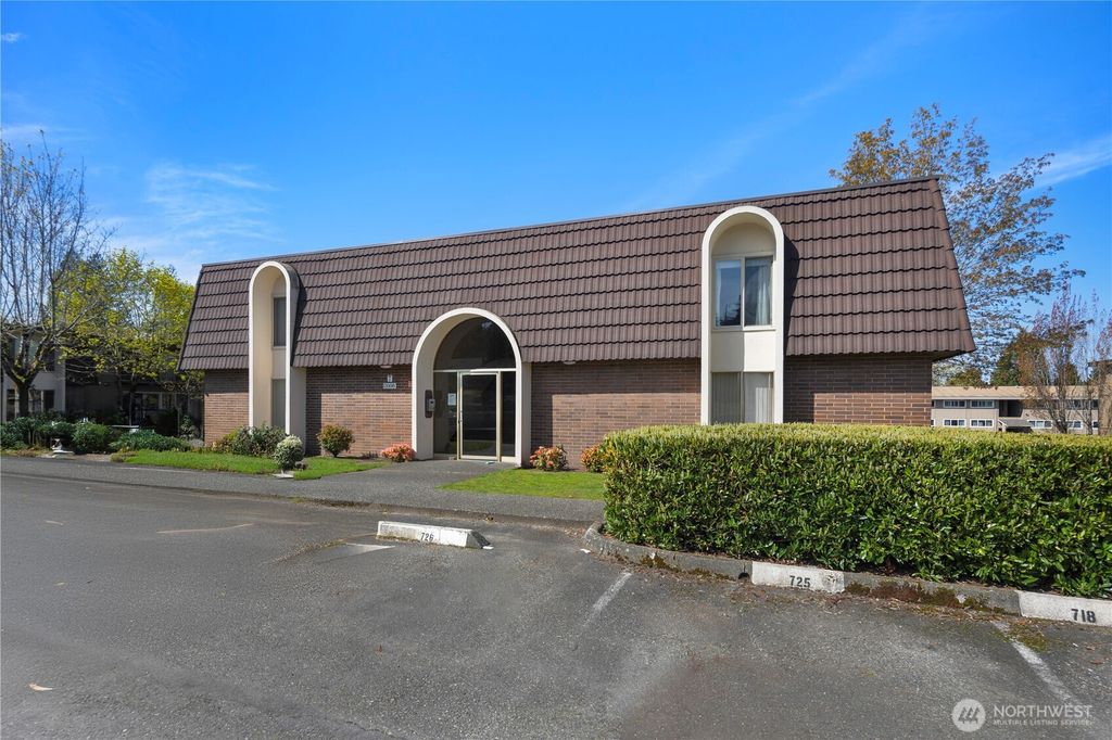 Photo of 11008 NE 68th St St #728, Kirkland, WA 98033 (MLS # 2530566)