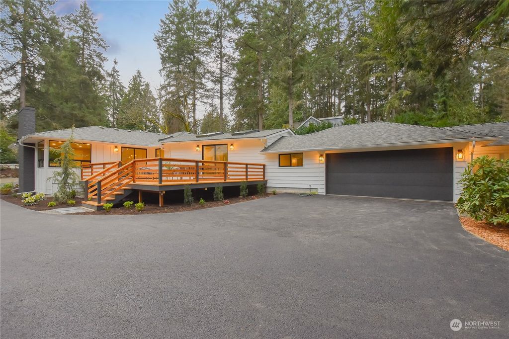 Photo of 18948 Forest Park Drive NE, Lake Forest Park, WA 98155 (MLS # 2204391)