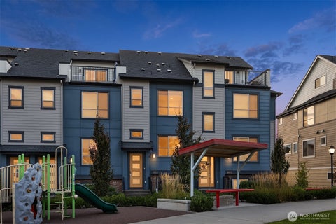 Photo of 1053 6th Walk WALK NE, Issaquah, WA 98029 (MLS # 2564921)