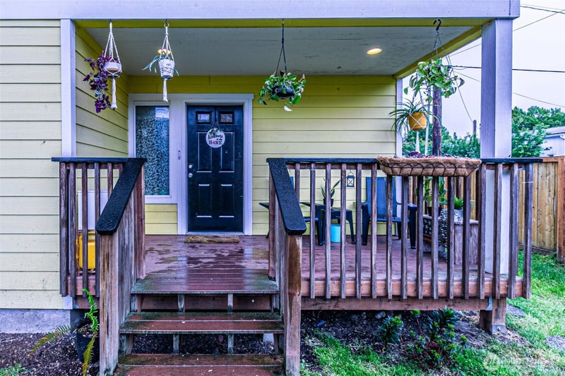 106 2nd Street NE