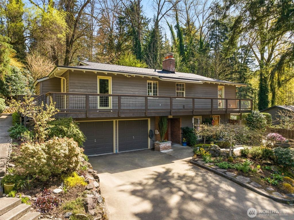 Photo of 16420 76th Court NE, Kenmore, WA 98028 (MLS # 2355771)