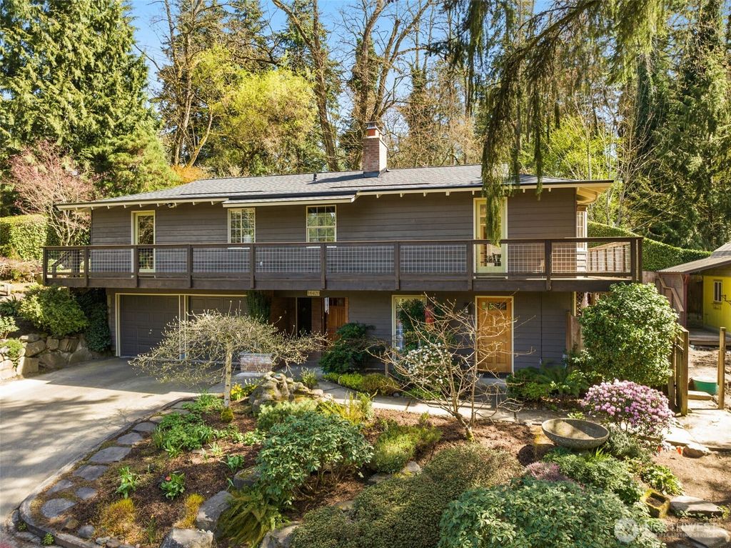 Photo of 16420 76th Court NE, Kenmore, WA 98028 (MLS # 2355771)