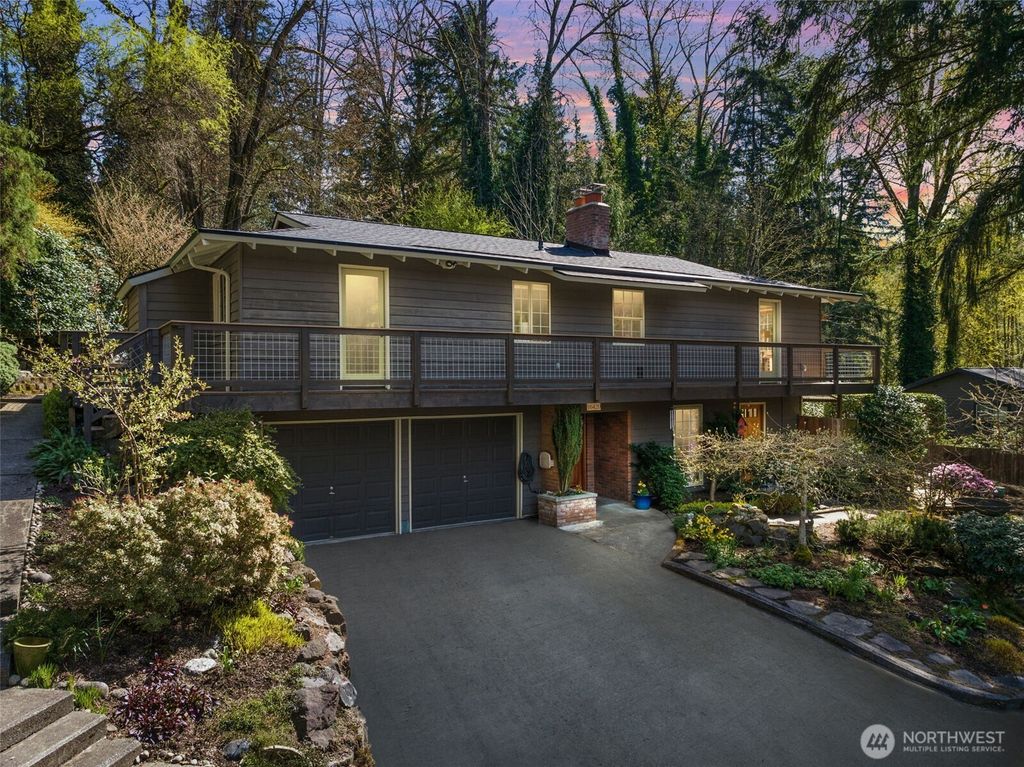 Photo of 16420 76th Court NE, Kenmore, WA 98028 (MLS # 2355771)