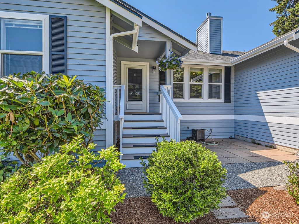 Photo of 23418 28th Avenue W, Brier, WA 98036 (MLS # 2146448)