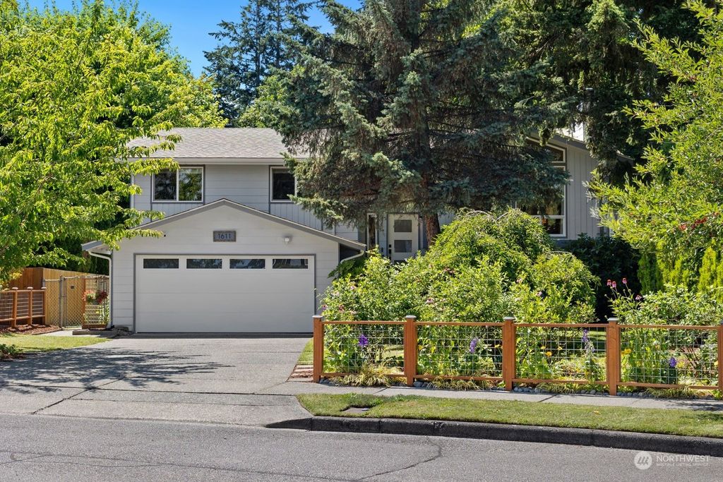 Photo of 1611 Index Court SE, Renton, WA 98058 (MLS # 2264823)