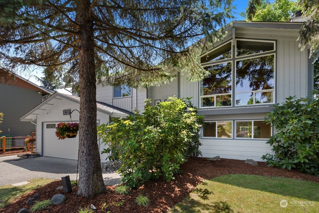 Photo of 1611 Index Court SE, Renton, WA 98058 (MLS # 2264823)