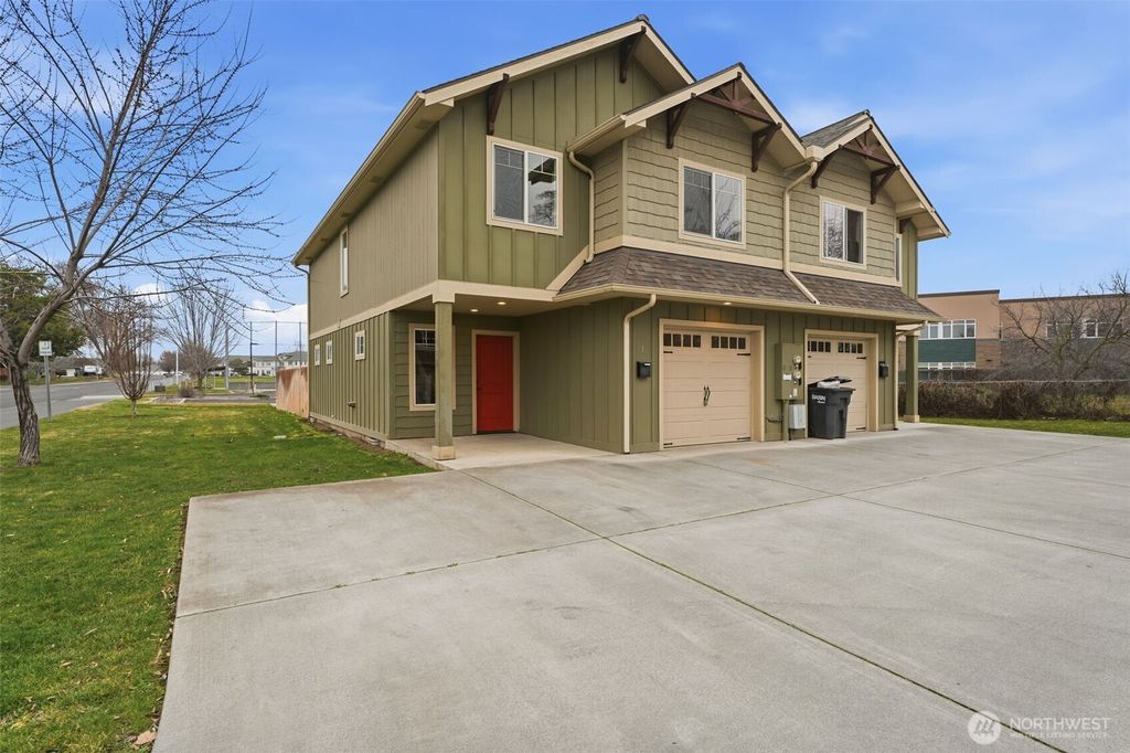 Photo of 226 E Whitman Drive, College Place, WA 99324 (MLS # 2478097)