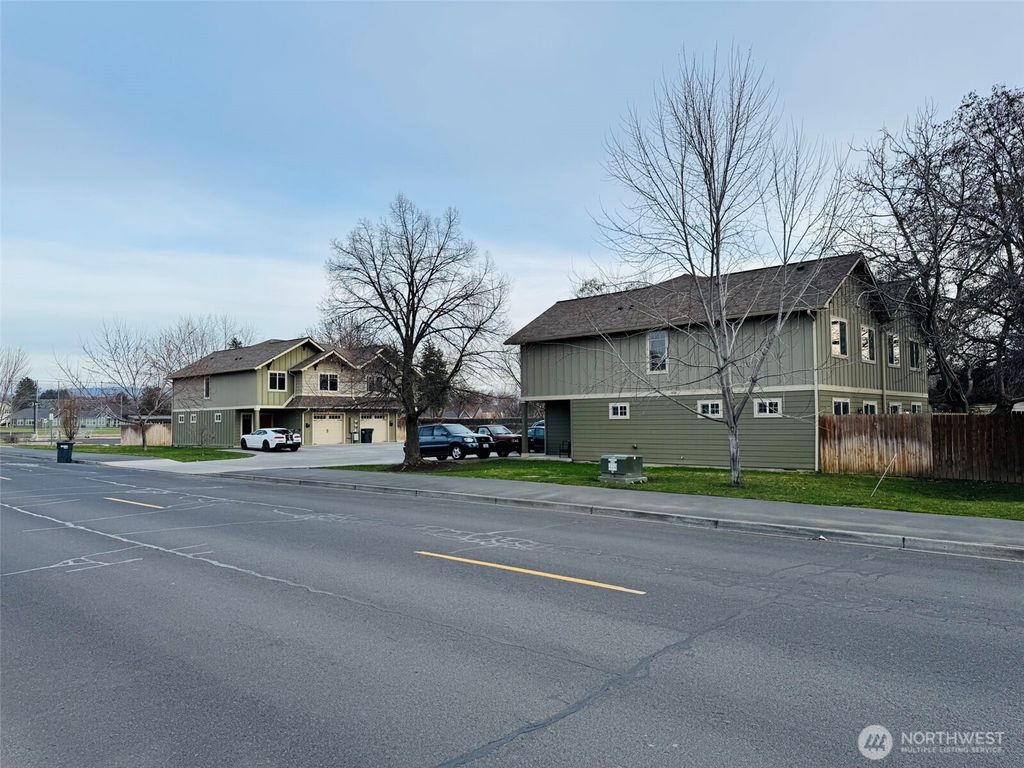 Photo of 226 E Whitman Drive, College Place, WA 99324 (MLS # 2478097)