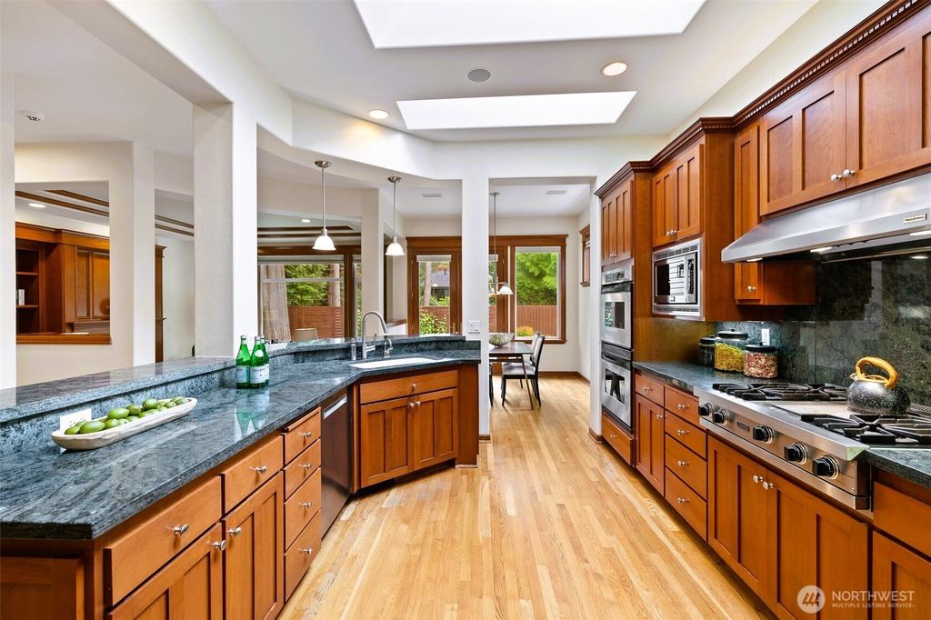 Photo of 2728 206th Terrace NE, Sammamish, WA 98074 (MLS # 2385587)