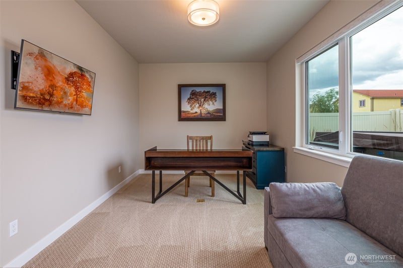 915 S M Loop Drive SW
