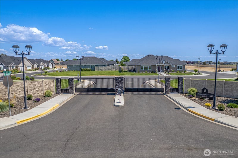 915 S M Loop Drive SW