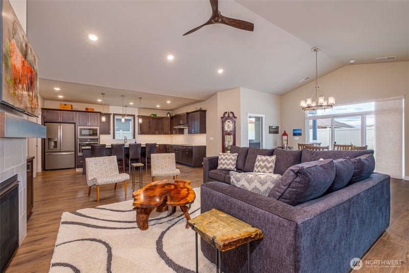 915 S M Loop Drive SW