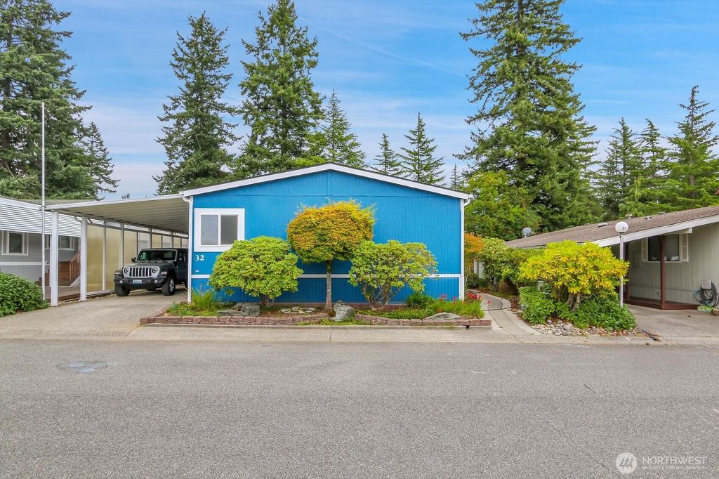 Photo of 1427 100th Street SW #32, Everett, WA 98204 (MLS # 2432120)