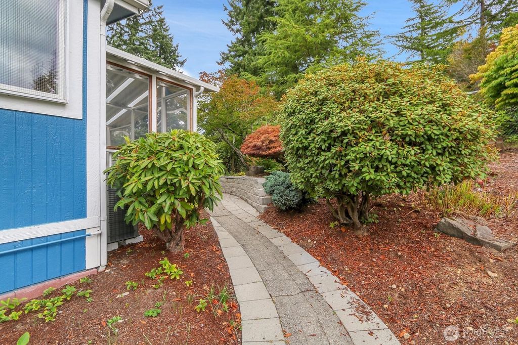 Photo of 1427 100th Street SW #32, Everett, WA 98204 (MLS # 2432120)