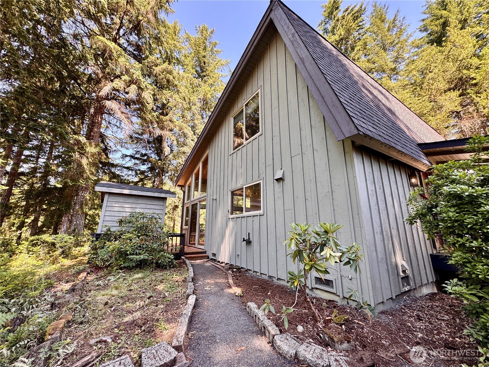 110 E Rhododendron Lane