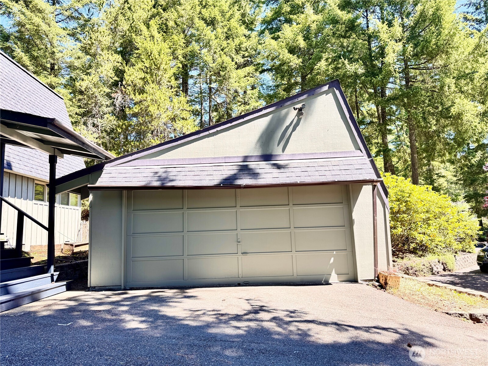110 E Rhododendron Lane