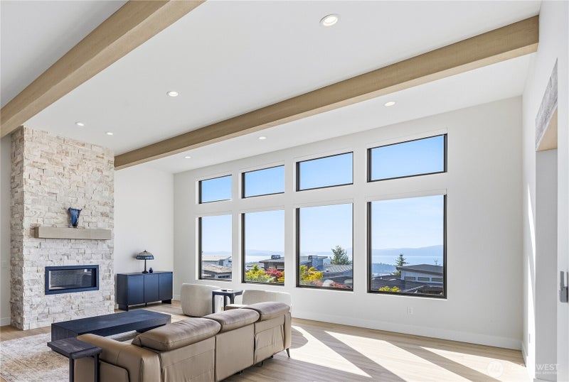 3923 Rock Ridge Parkway