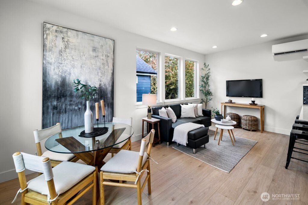 Photo of 318 B N 84th Street, Seattle, WA 98103 (MLS # 2460295)