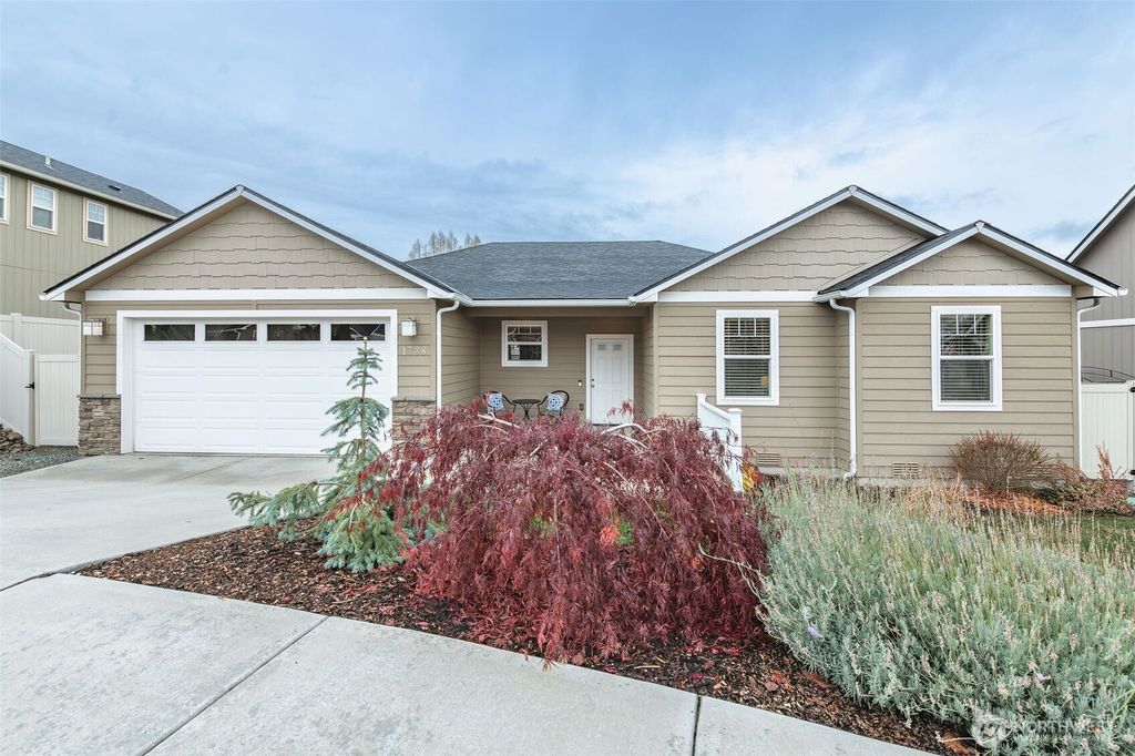 Photo of 1738 Skylar Court, Wenatchee, WA 98801 (MLS # 2457979)