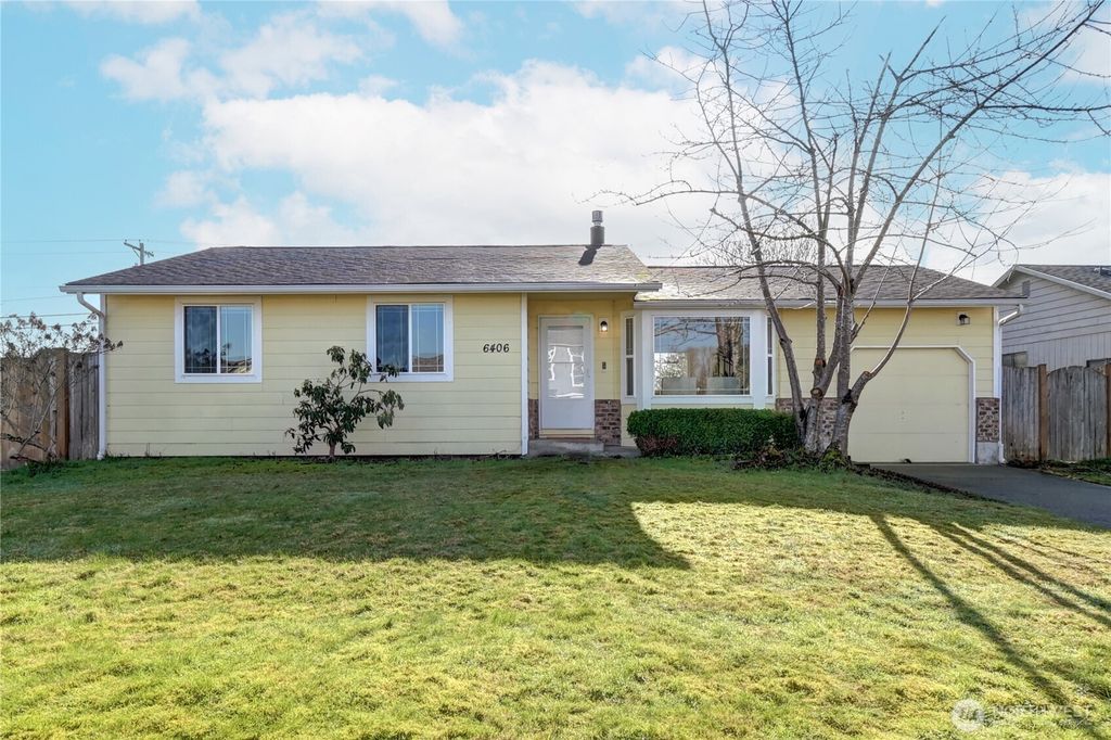 Photo of 6406 64th Place NE, Marysville, WA 98270 (MLS # 2476401)