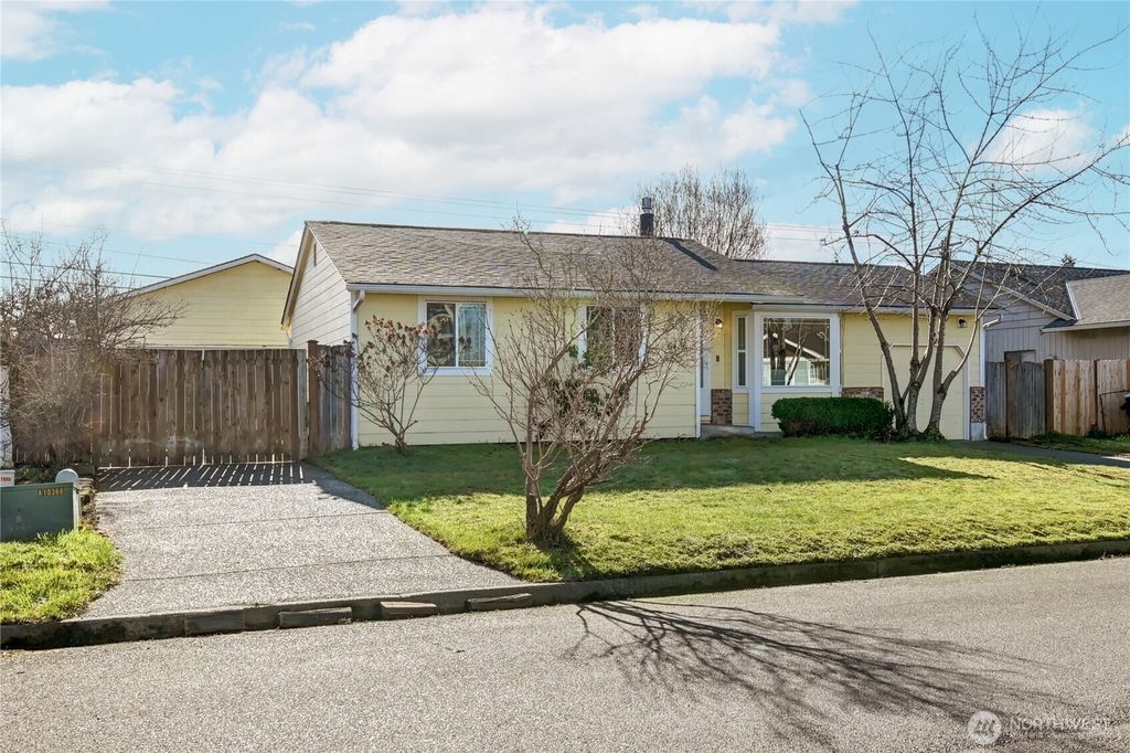 Photo of 6406 64th Place NE, Marysville, WA 98270 (MLS # 2476401)