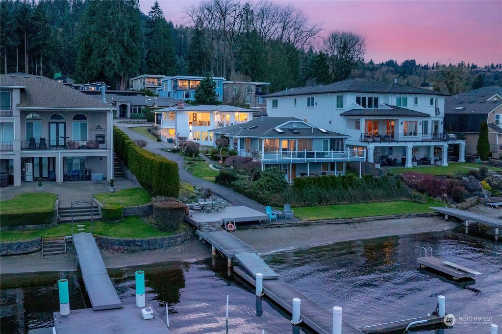 Photo of 19534 SE 51st Street, Issaquah, WA 98027 (MLS # 2202228)