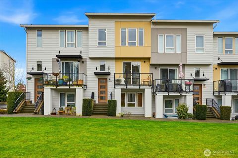 Photo of 14606 35th Court NE, Lake Forest Park, WA 98155 (MLS # 2492956)