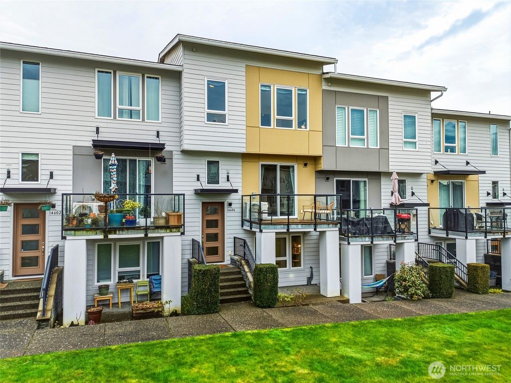 Photo of 14606 35th Court NE, Lake Forest Park, WA 98155 (MLS # 2492956)