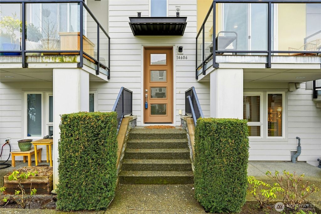 Photo of 14606 35th Court NE, Lake Forest Park, WA 98155 (MLS # 2492956)