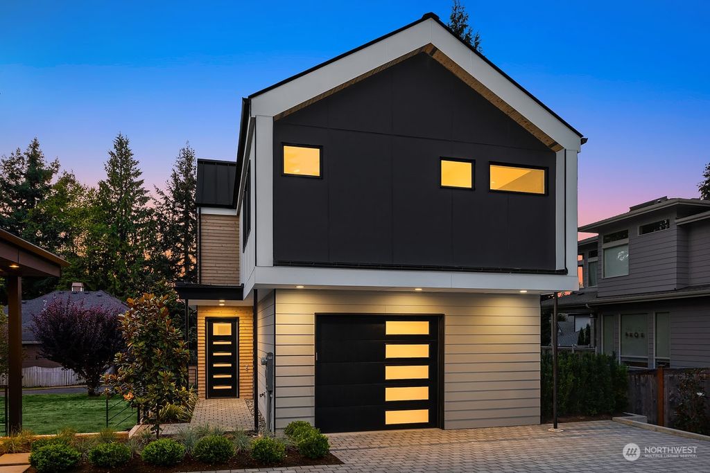 Photo of 12912 NE 100th Street, Kirkland, WA 98033 (MLS # 2269912)