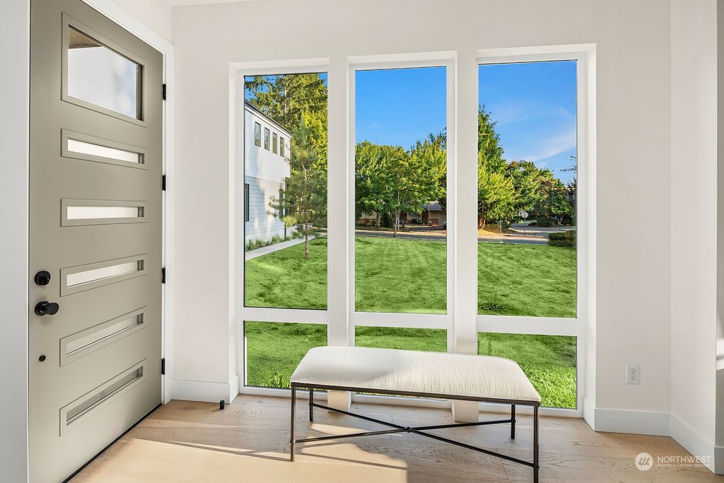 Photo of 12912 NE 100th Street, Kirkland, WA 98033 (MLS # 2269912)