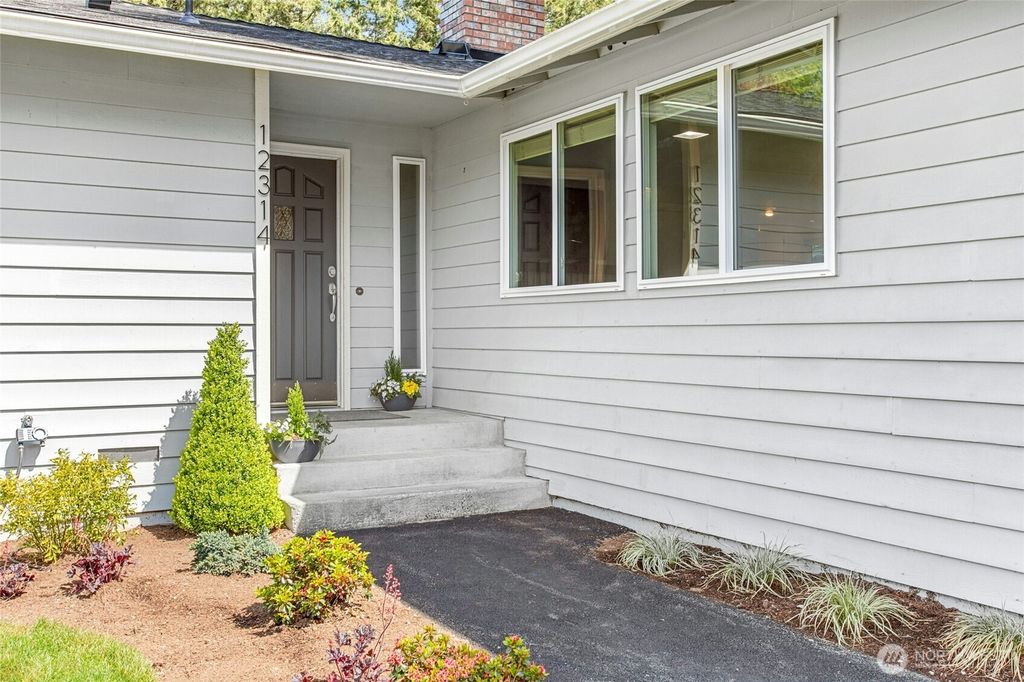 Photo of 12314 SE 96th Place, Renton, WA 98056 (MLS # 2367082)